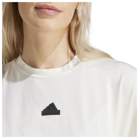 Adidas Γυναικεία κοντομάνικη μπλούζα City Escape Crop Tee with Bungee Cord Adidas Γυναικεία κοντομάνικη μπλούζα City Escape Crop Tee with Bungee Cord